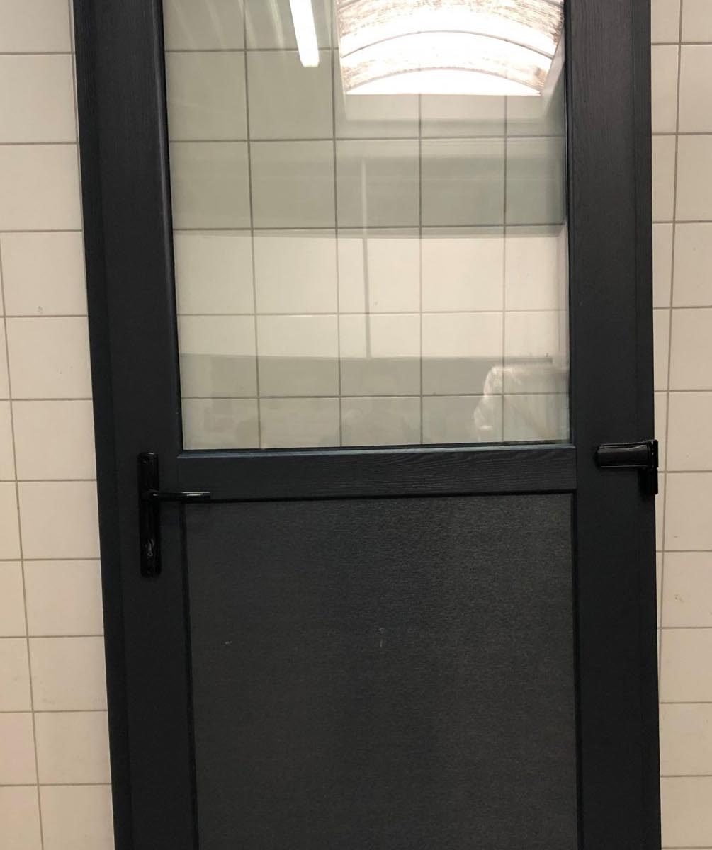 Çerçeve Antrasit 98 x 200 Geri Çekmeli Plastik Kapı