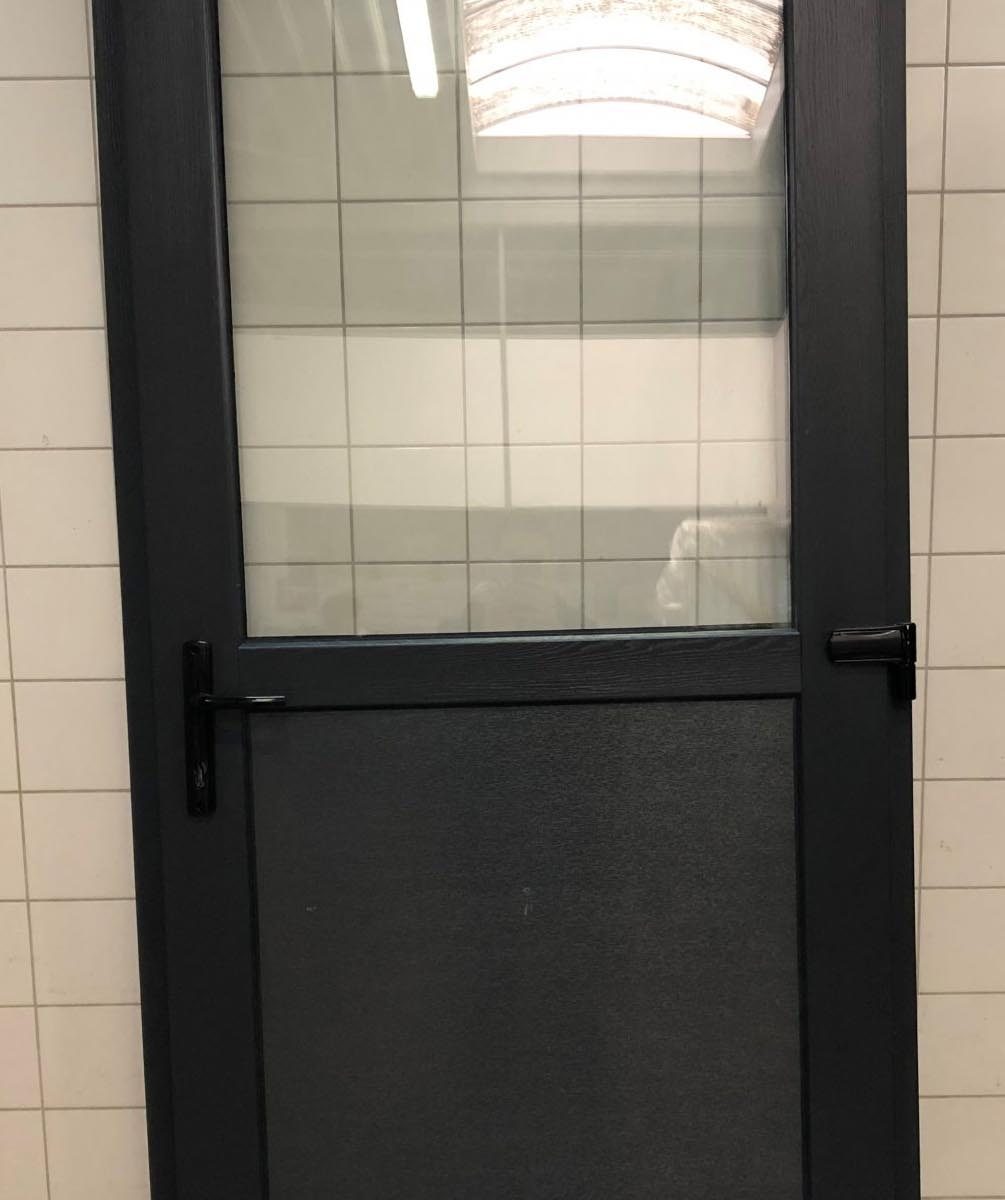 Çerçeveli Antrasit Plastik Kapı 93 x 210 Geri Çekme